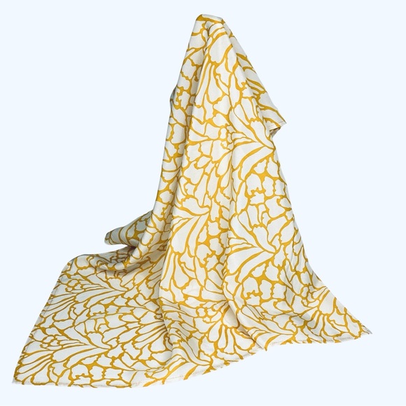 NWT SILKLETTE Golden Flowers 100% Fine Silk Kerchief Scarf GOLD + WHITE - Picture 2 of 8